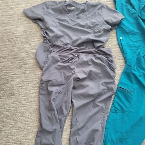 Fig scrubs Navy Blue and Caribbean Blue XL/L